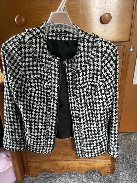 Fashion Bug Jackets & Blazers - Fashion Bug Black & White Houndstooth Cropped Bouclé Jacket